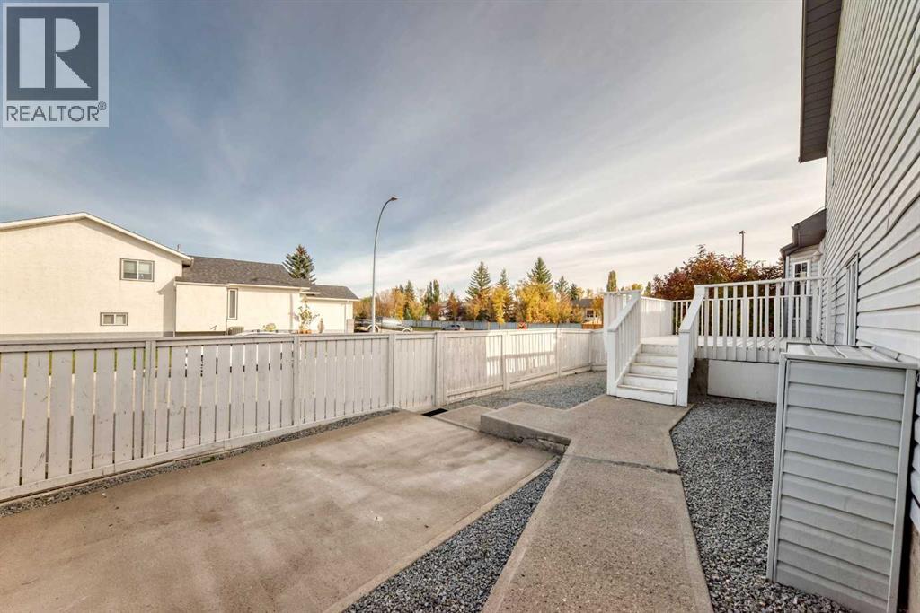 82 Riverglen Drive SE - 38