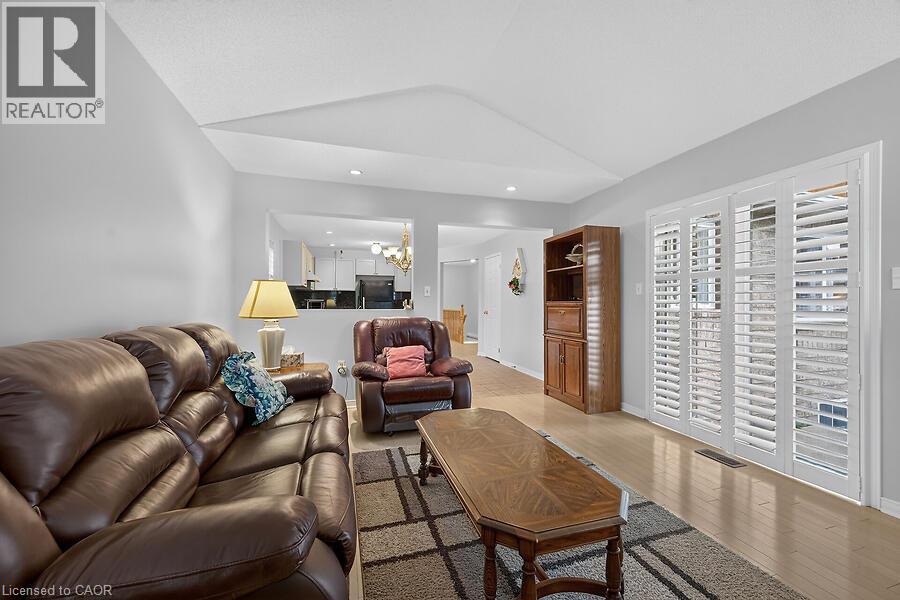 166 TOBY Crescent, Hamilton — photo 12