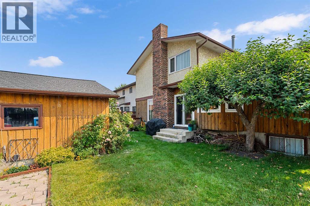 152 Templewood Road NE - 40