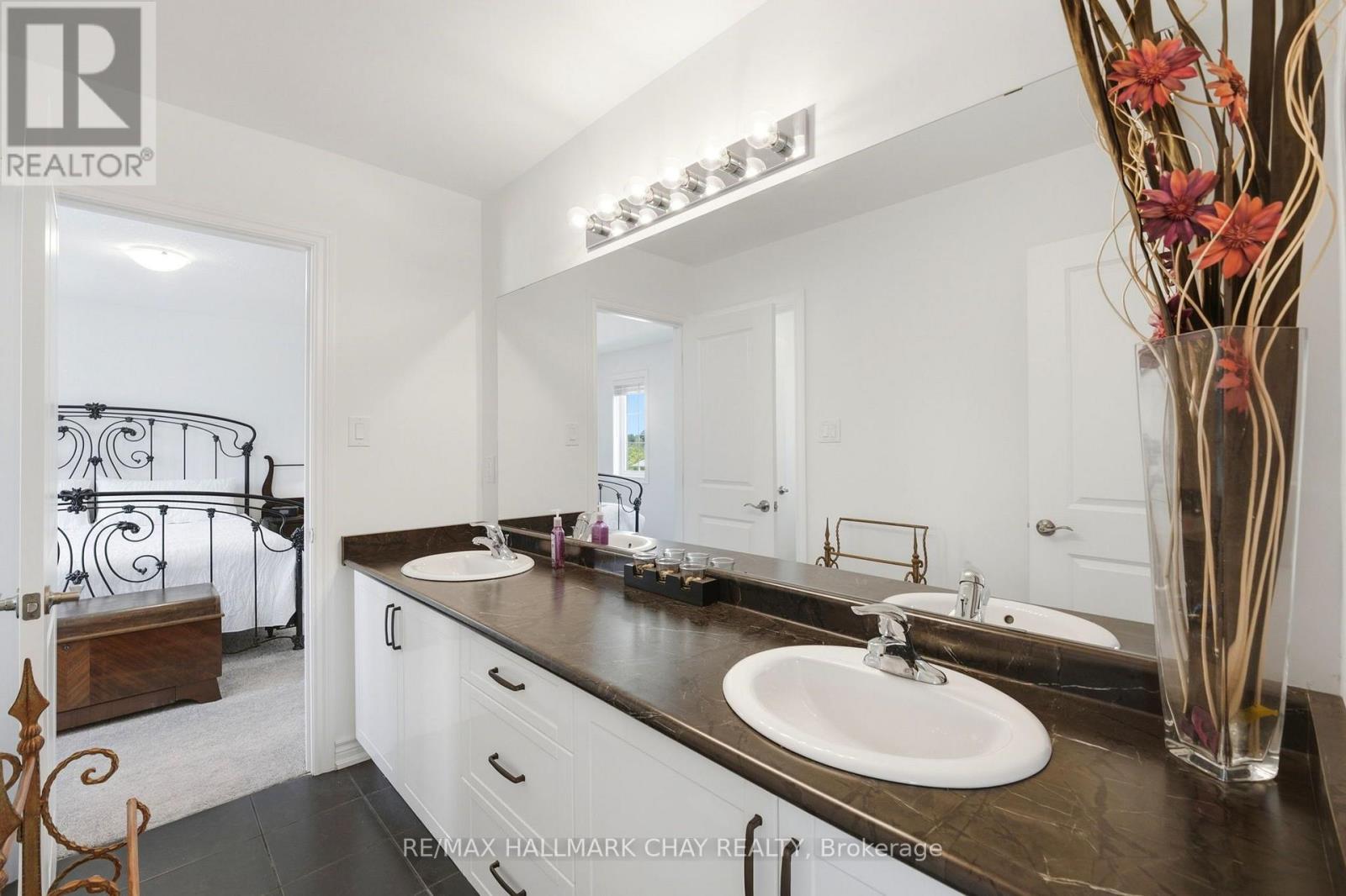 113 STRACHAN TRAIL - 35