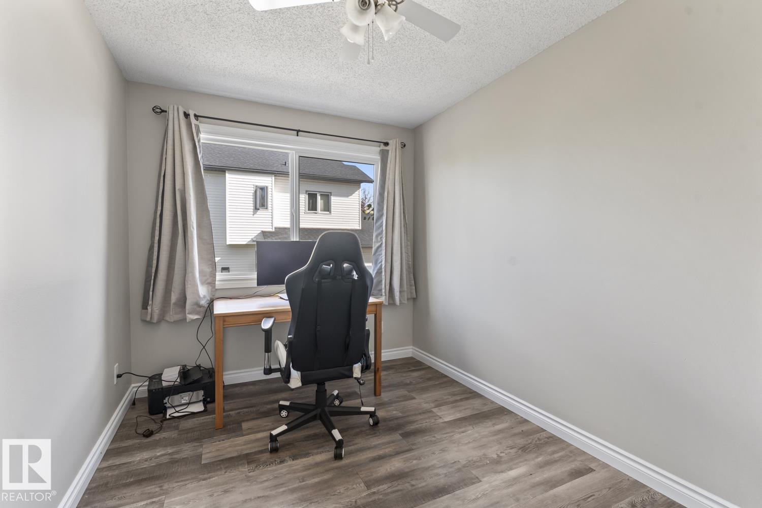 3920 52 AV - Image 15