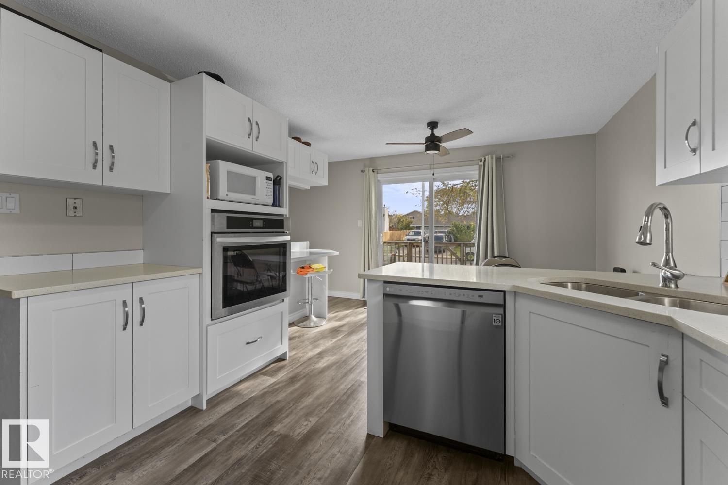 3920 52 AV - Image 8