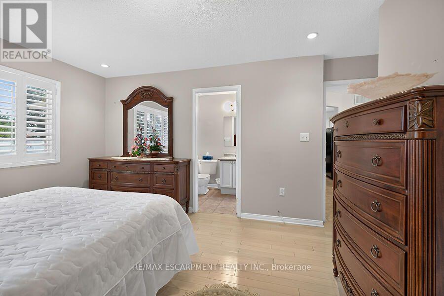 166 TOBY CRESCENT - 15
