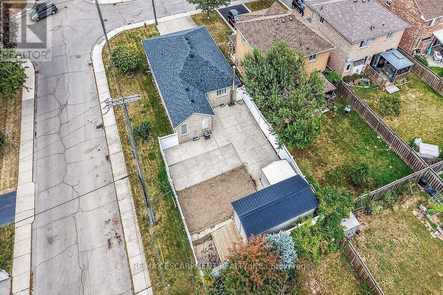 166 TOBY CRESCENT - 32
