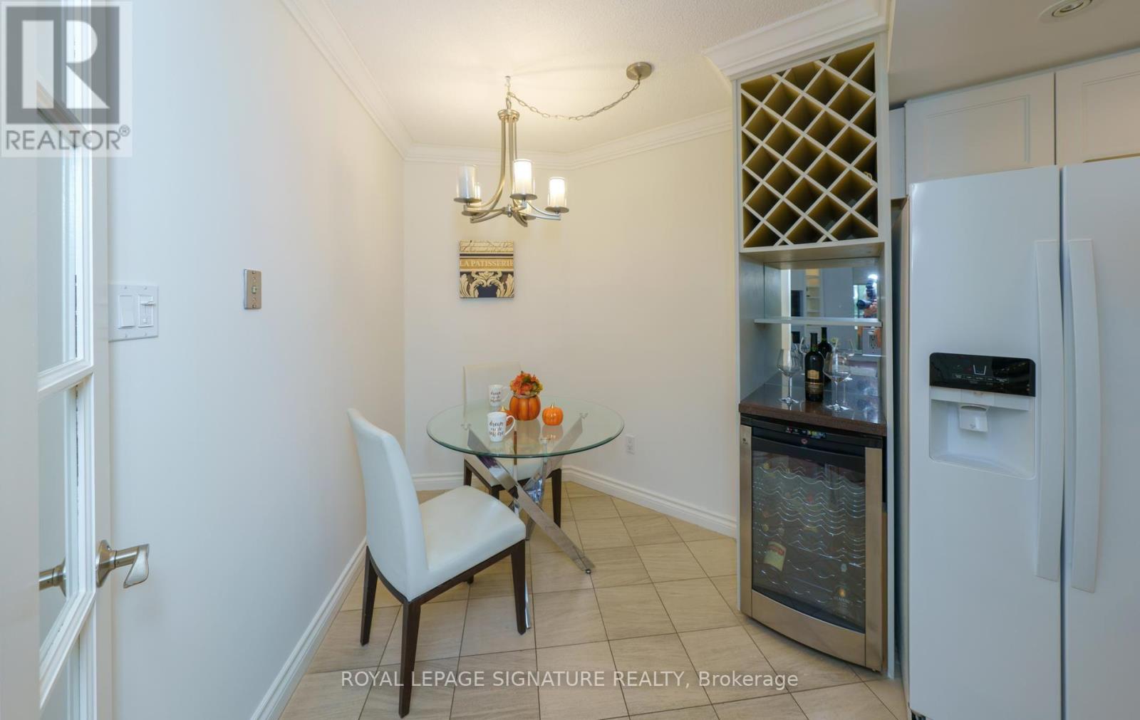 216- 215 The Donway West West, Toronto, ON photo 16