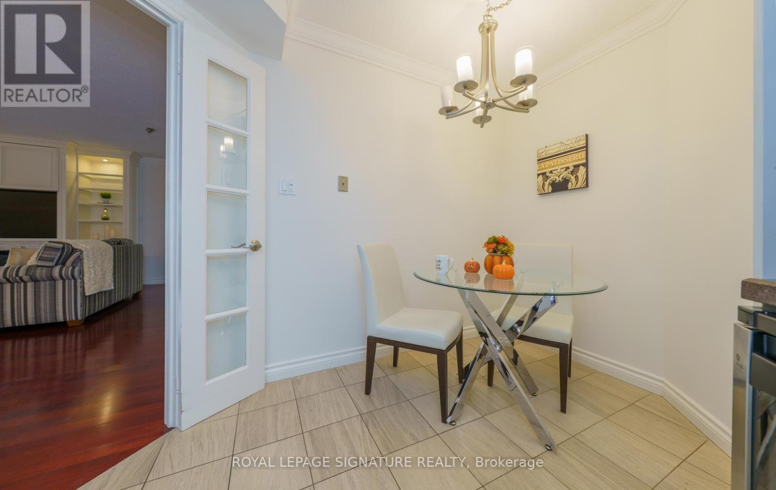 216- 215 The Donway West West, Toronto, ON photo 17