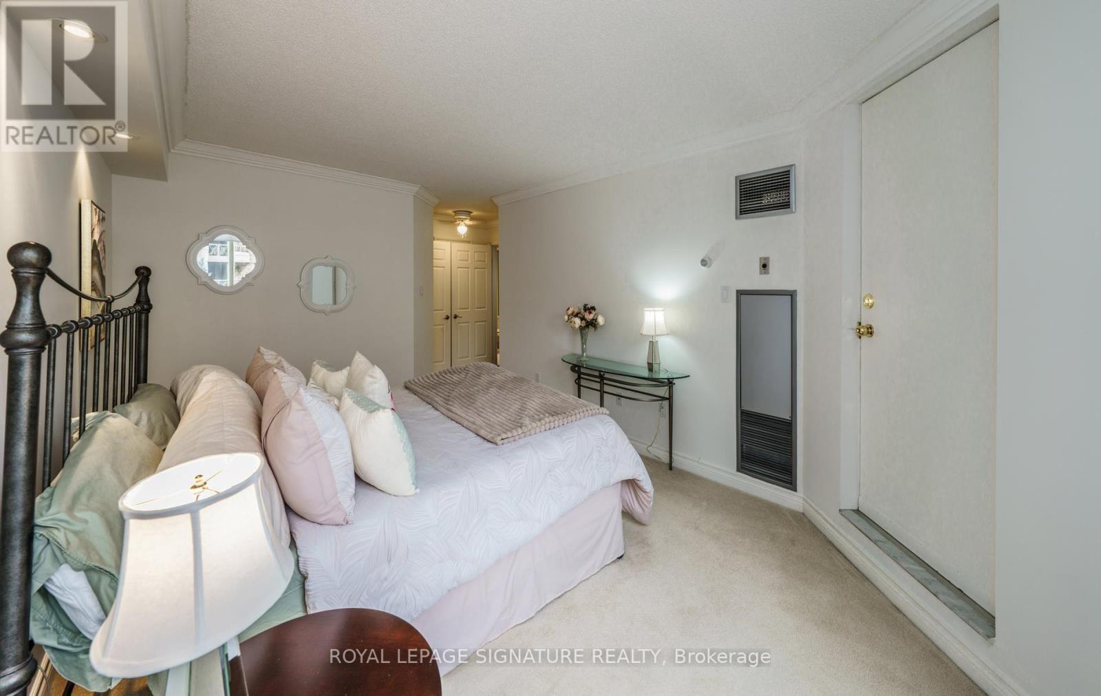 216- 215 The Donway West West, Toronto, ON photo 20