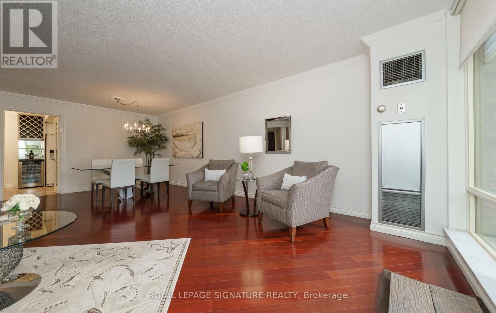 216- 215 The Donway West West, Toronto, ON photo 10