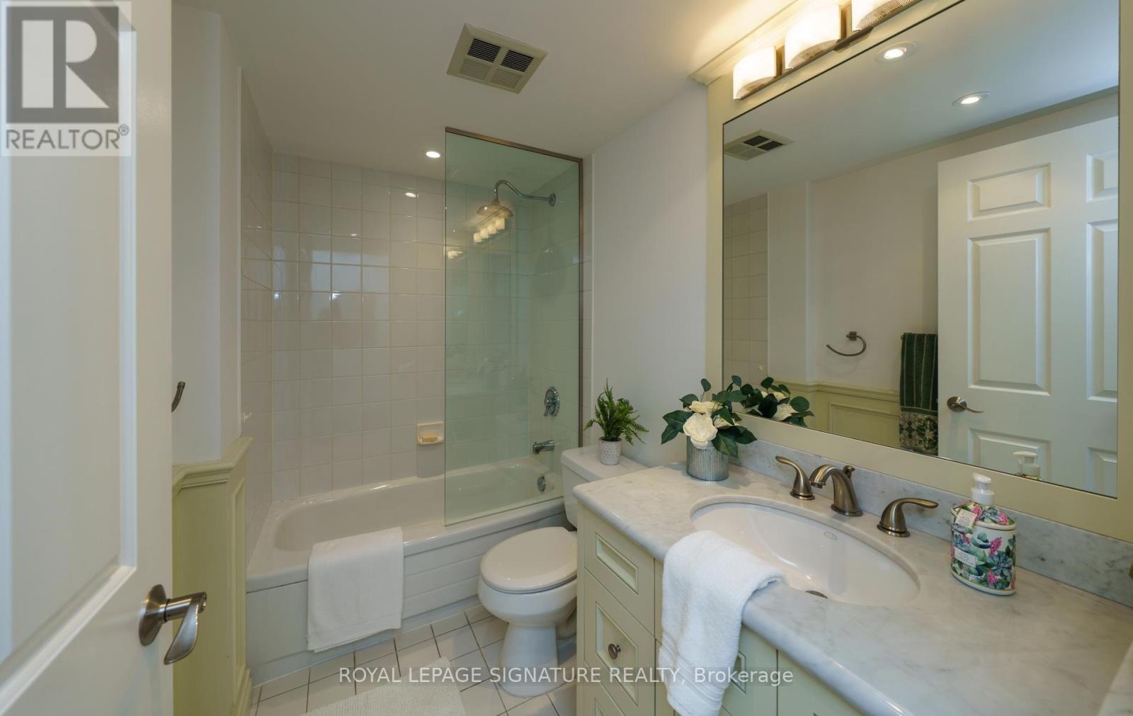 216- 215 The Donway West West, Toronto, ON photo 27