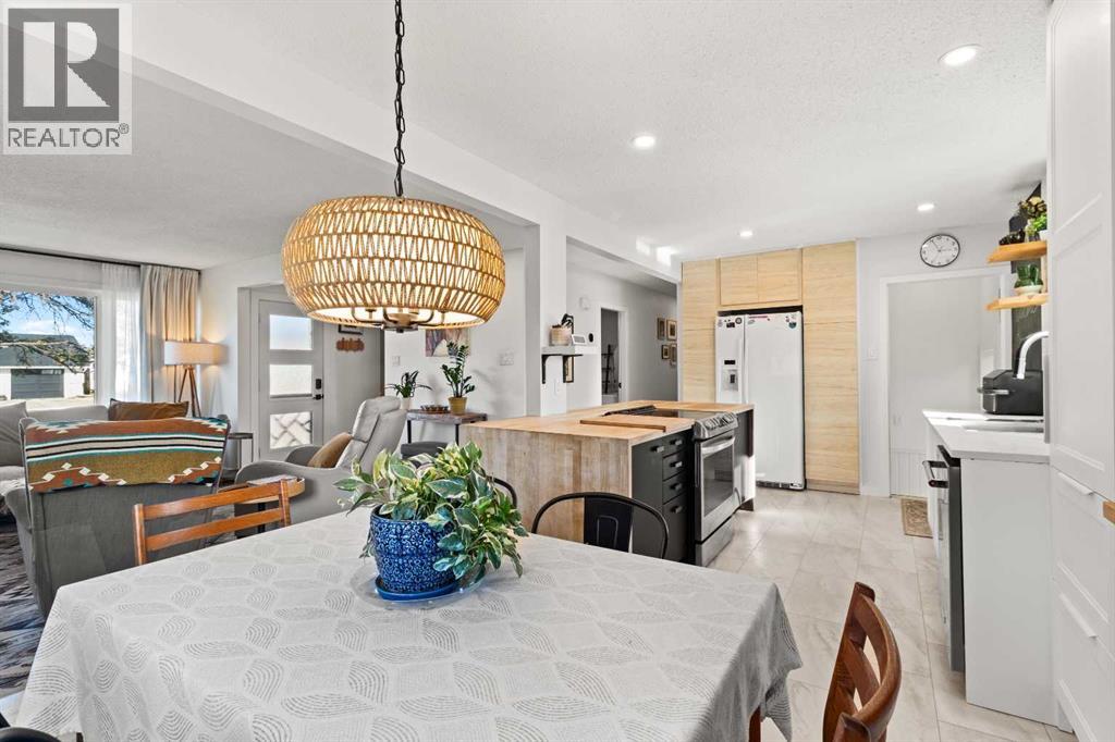 4939 42 Street - 10