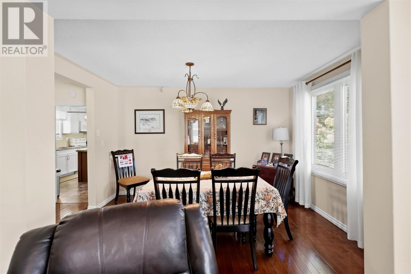 435 Chambers AVE - 6
