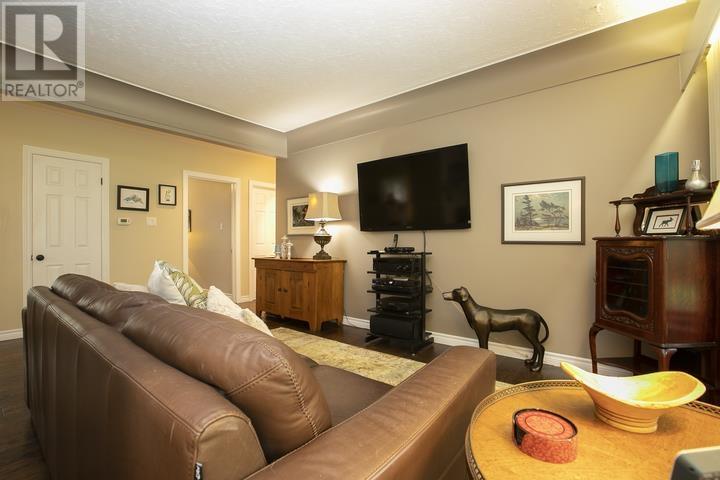 1397 Queen ST E - 22