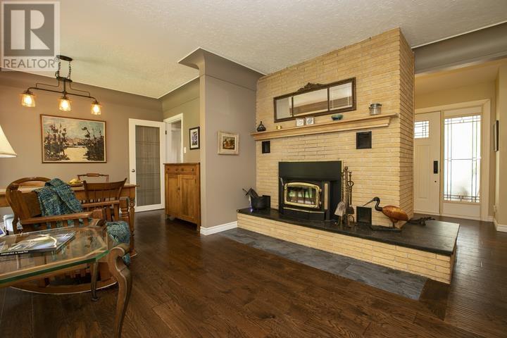 1397 Queen ST E - 21