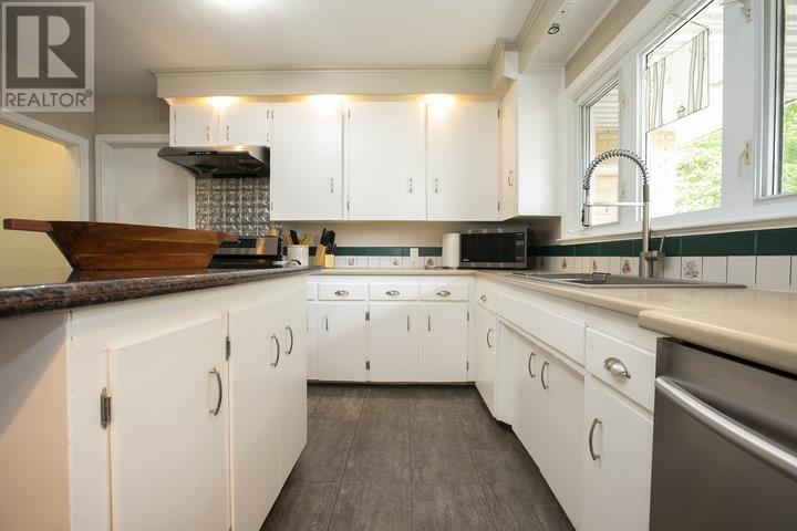 1397 Queen ST E - 30