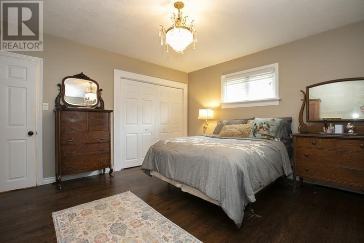 1397 Queen ST E - 38