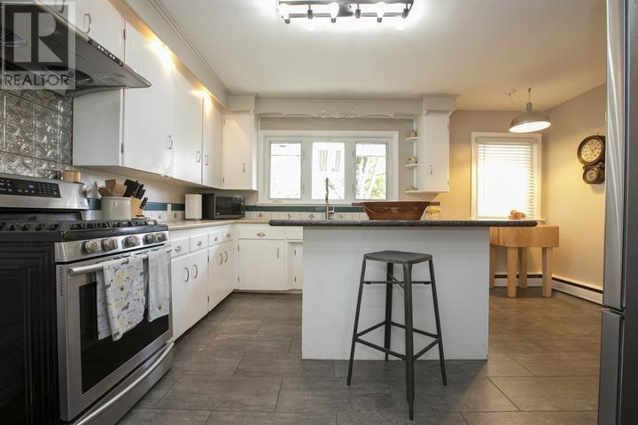 1397 Queen ST E - 27