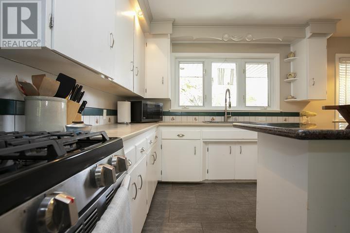1397 Queen ST E - 29