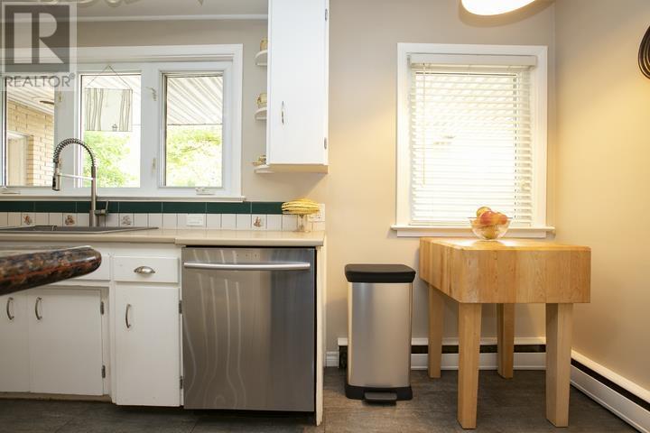 1397 Queen ST E - Image 31