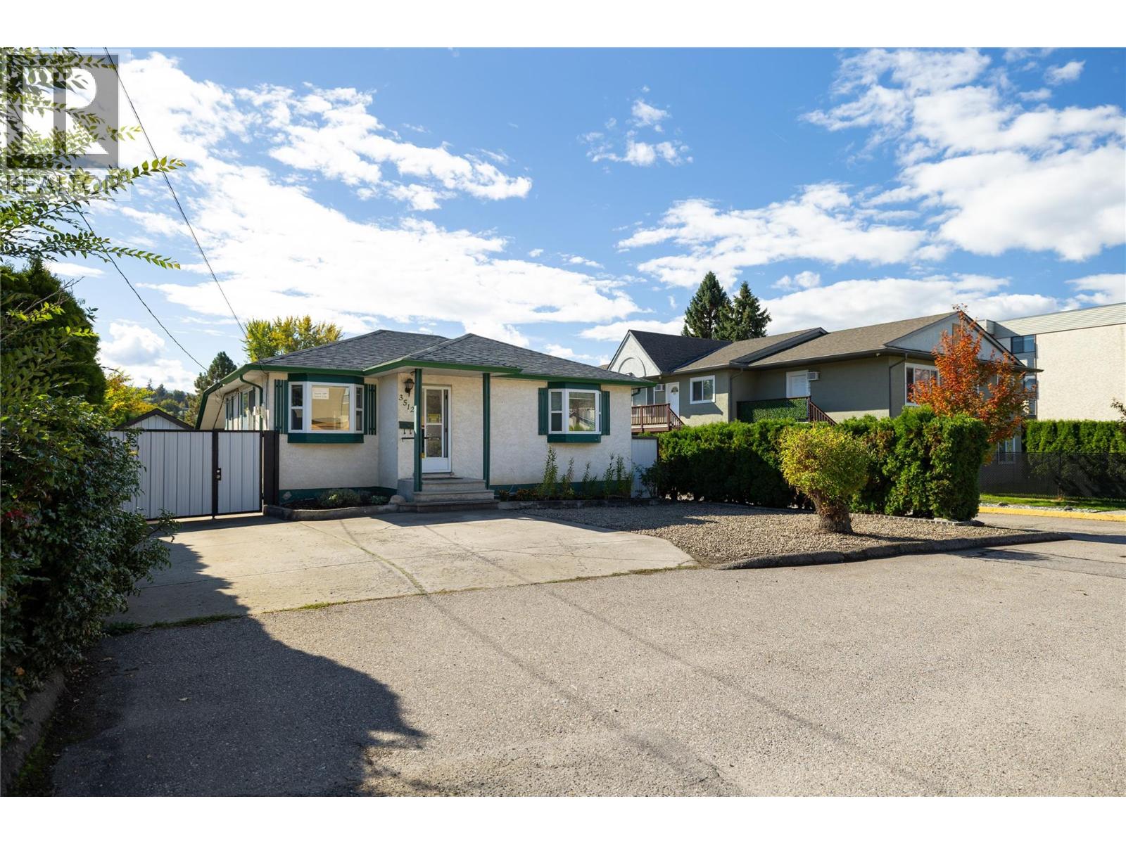 3512 27 Avenue - 1