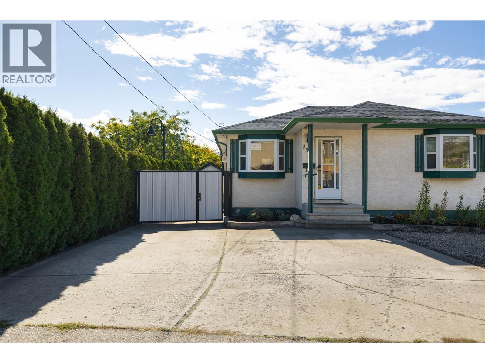 3512 27 Avenue - 2