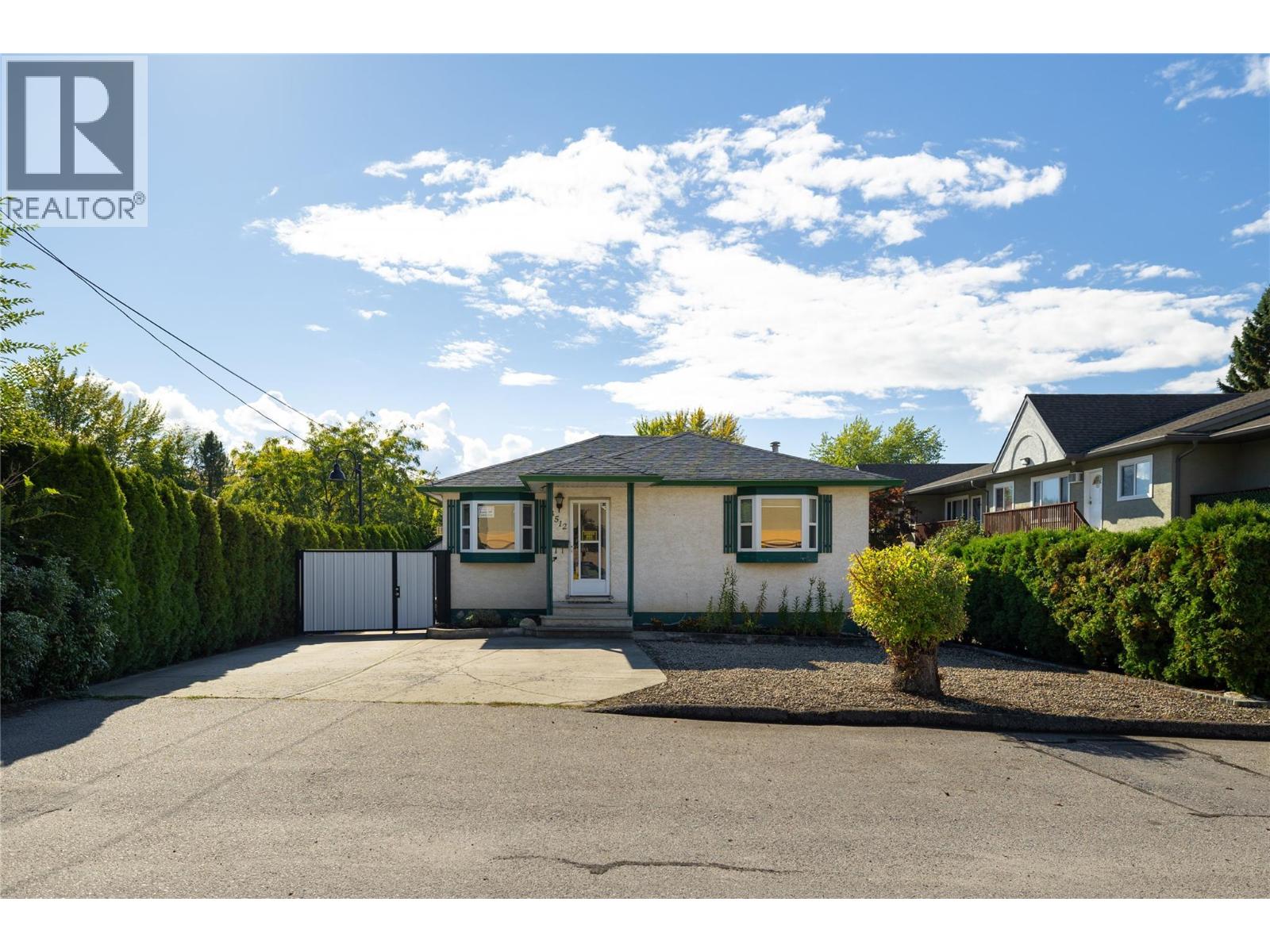 3512 27 Avenue - 50