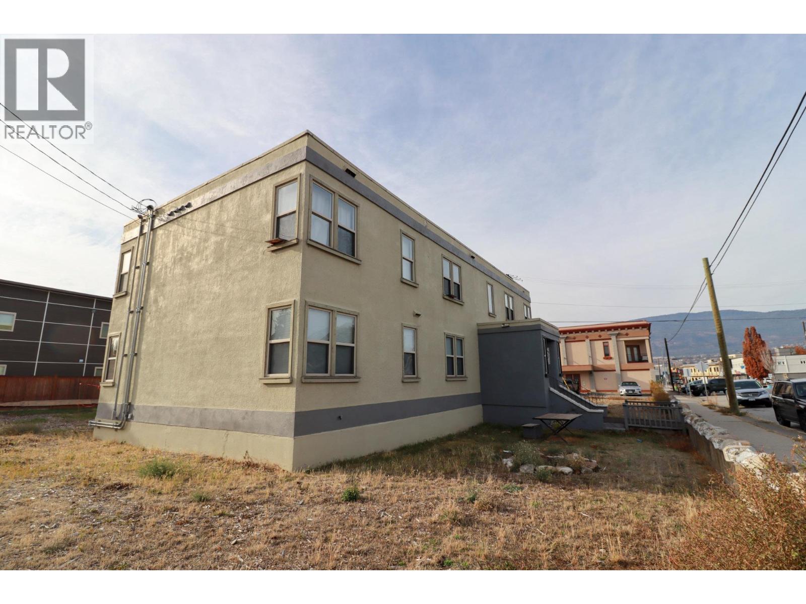 156 Nanaimo Avenue E - 3