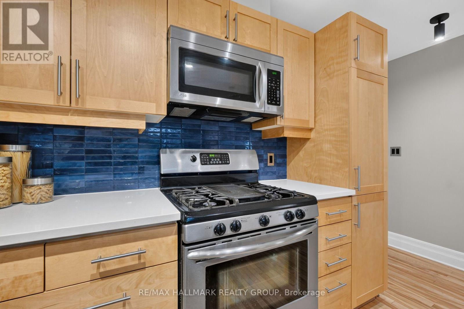 #210 457 MCLEOD STREET - 17
