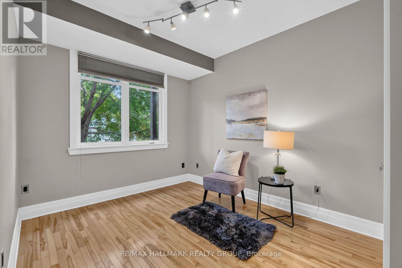 #210 457 MCLEOD STREET - 20