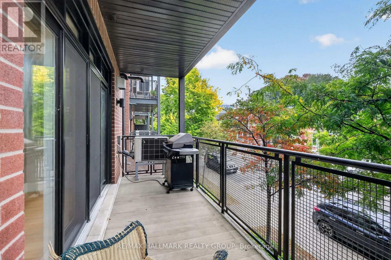 #210 457 MCLEOD STREET - 32