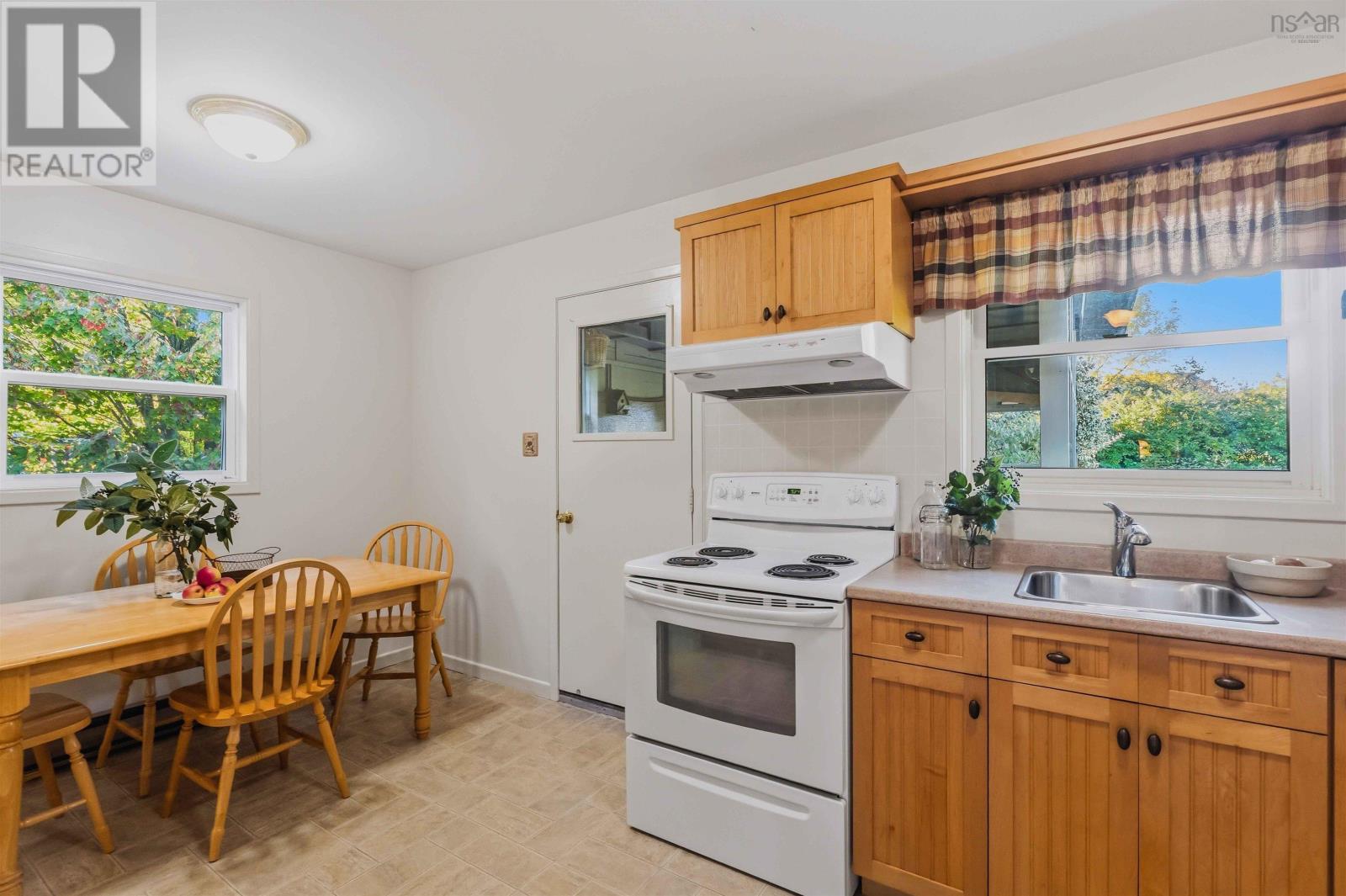887 Richard Street - Image 10