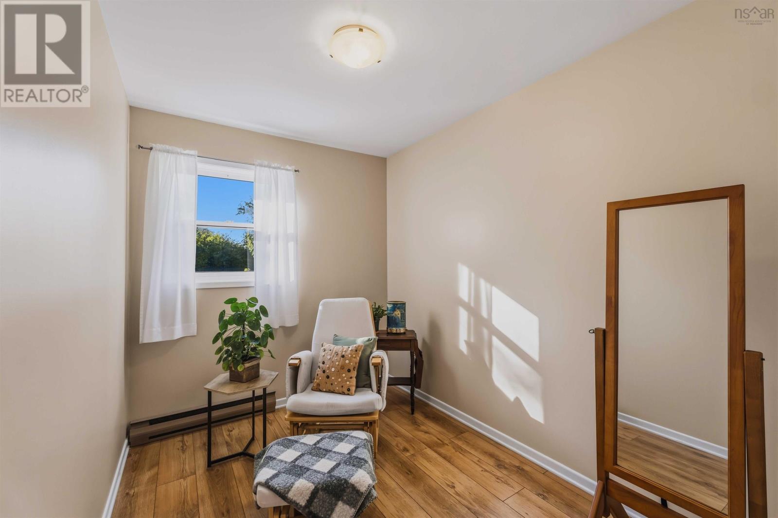 887 Richard Street - Image 15