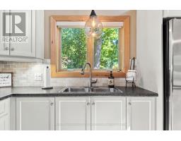 Kitchen - 1014 Mackmore Trail, Algonquin Highlands, ON K0M1S0 Photo 6