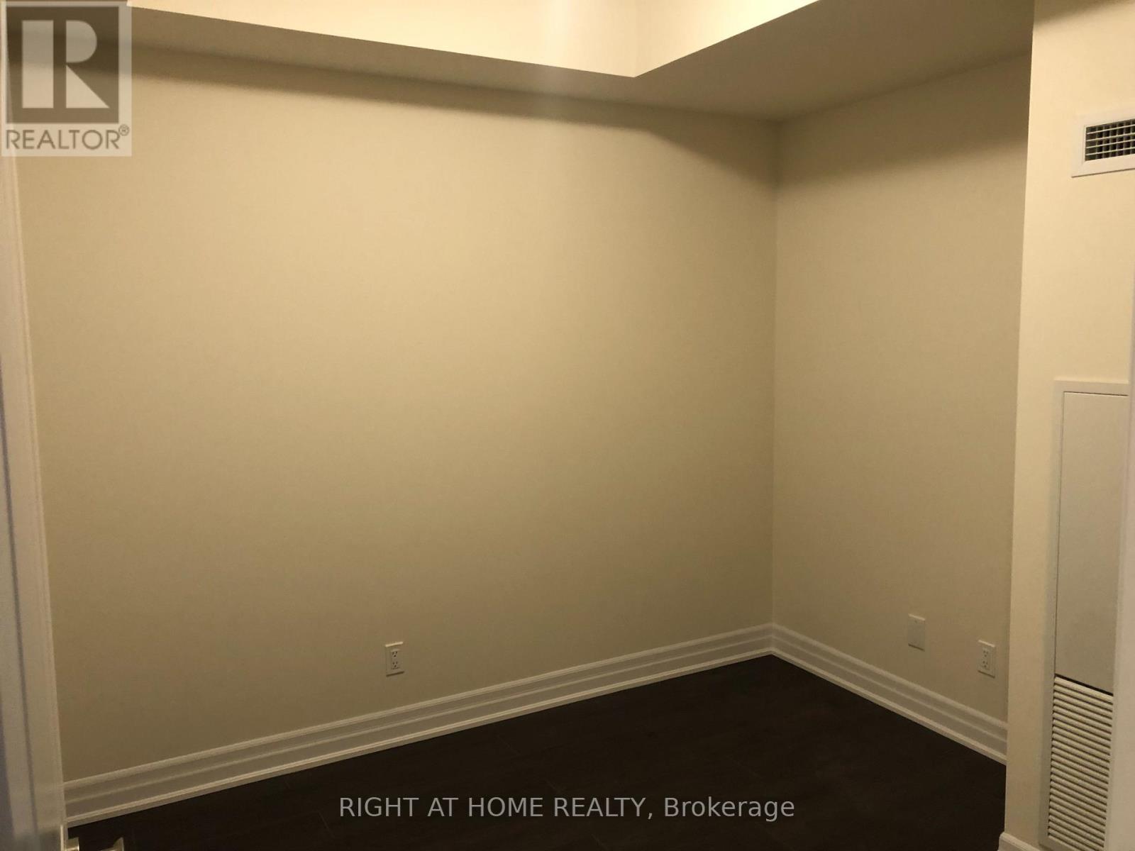 2005 - 9075 JANE STREET, Vaughan (Concord) — photo 10