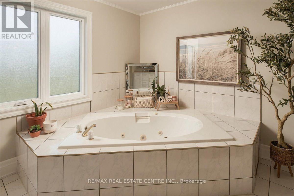 1749 Heritage Way, Oakville, ON photo 25