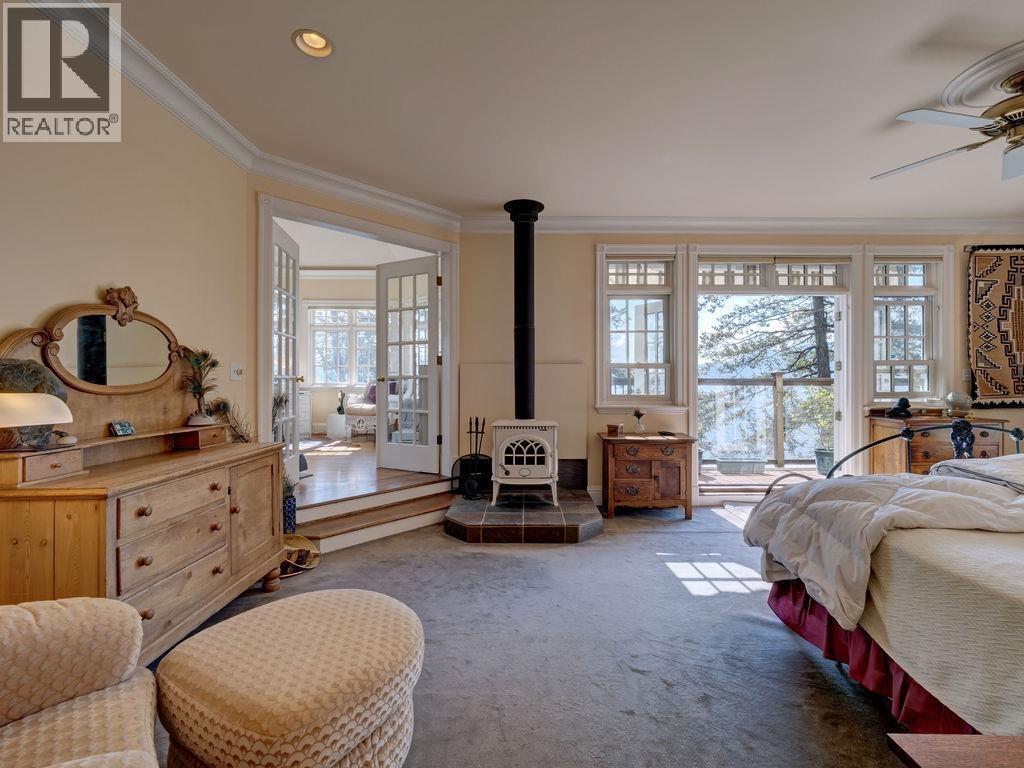 890 THE GROVE ROAD, Gambier Island