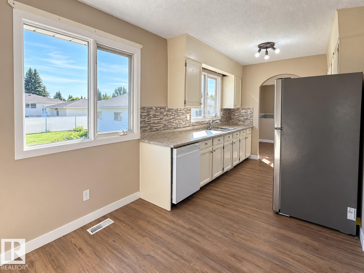 10439 36A Ave NW - 9