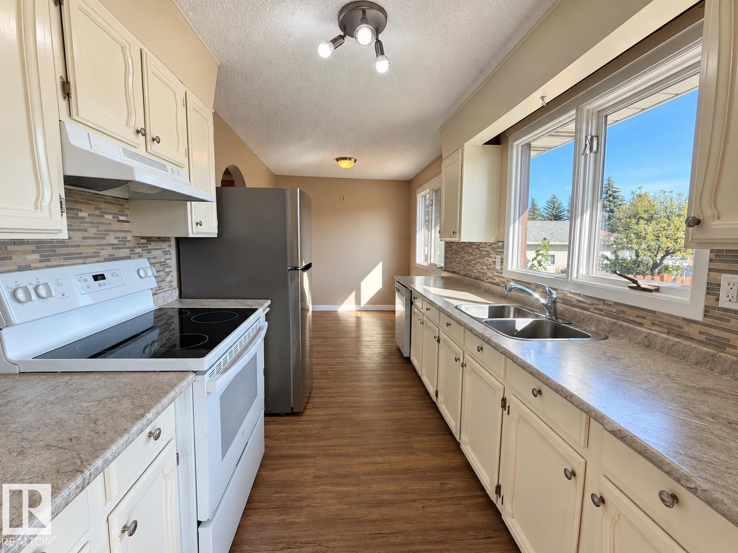 10439 36A Ave NW - 7