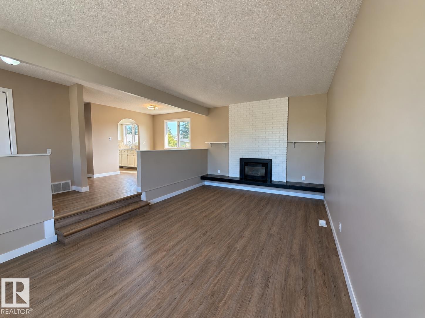10439 36A Ave NW - 3
