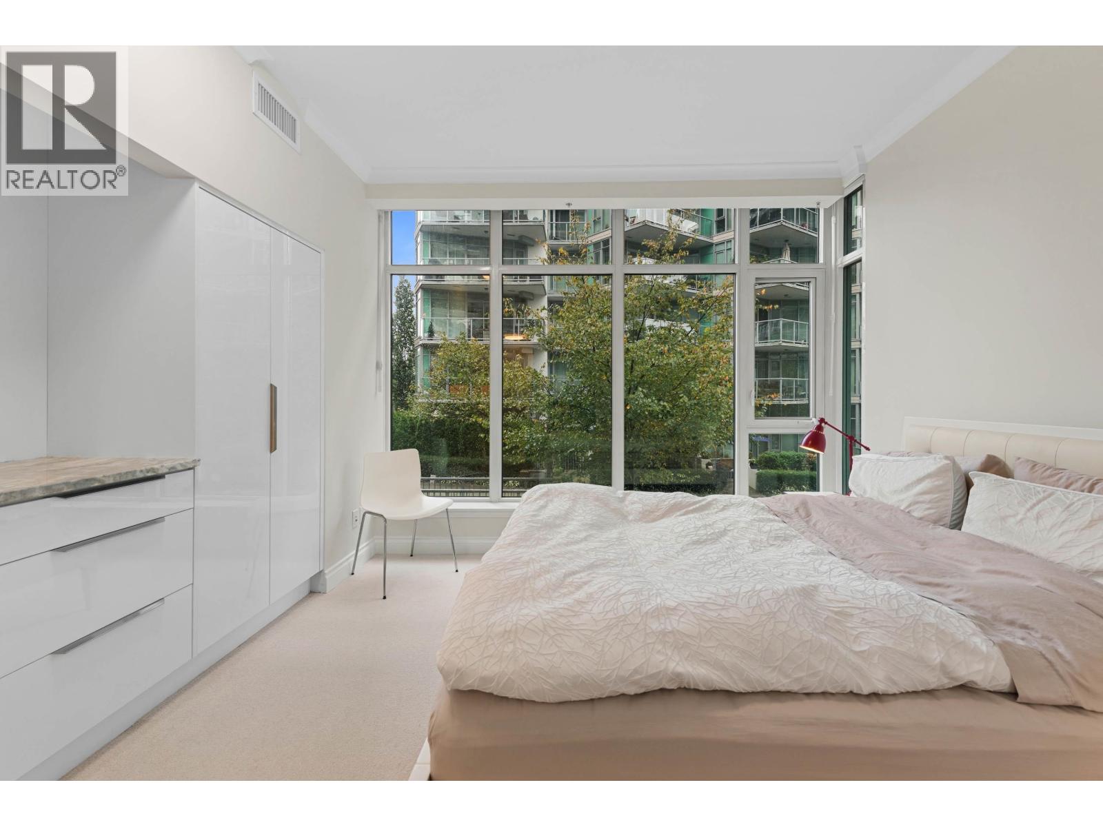 Photo of 211 185 VICTORY SHIP WAY 18