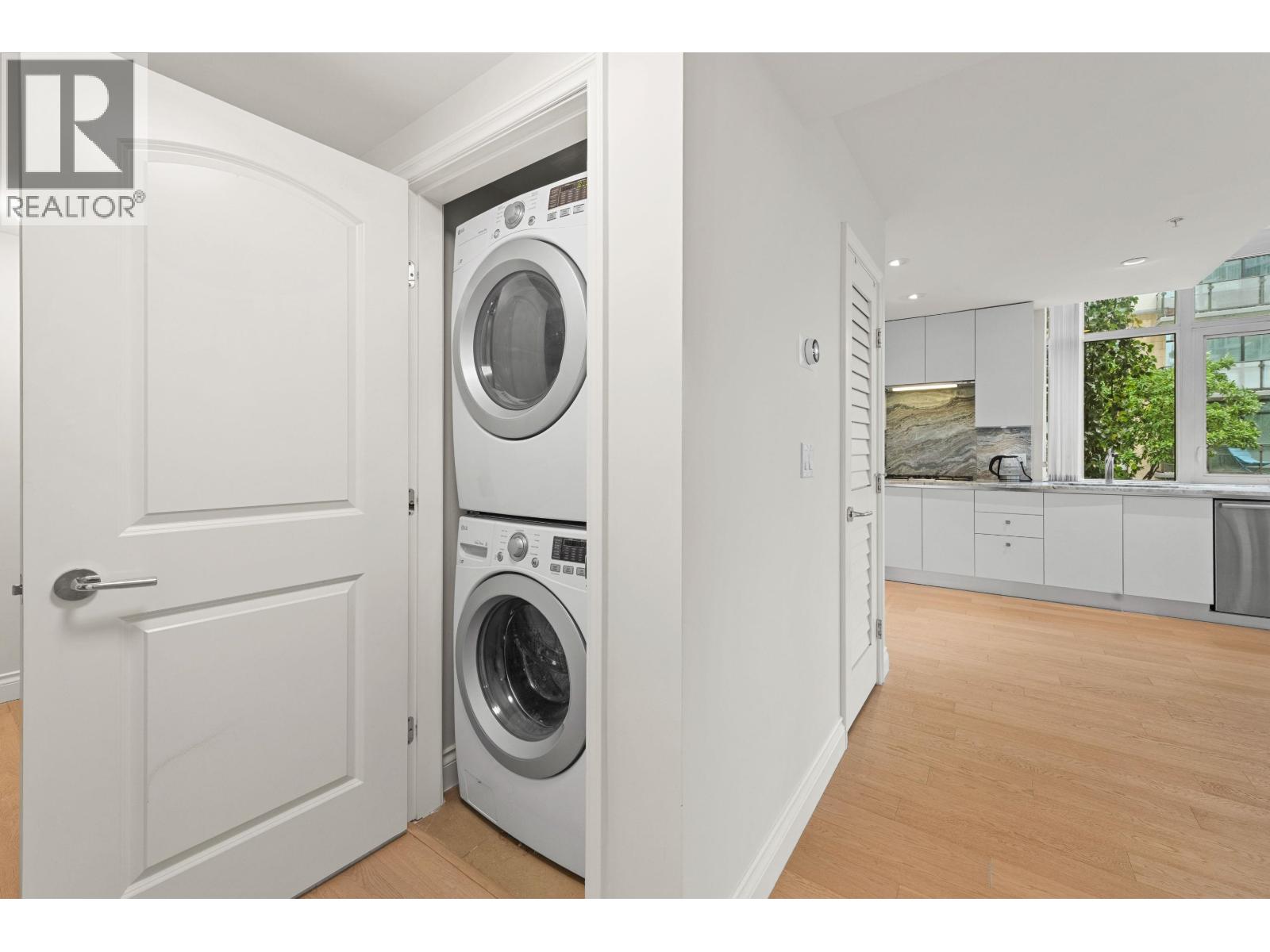 Photo of 211 185 VICTORY SHIP WAY 24