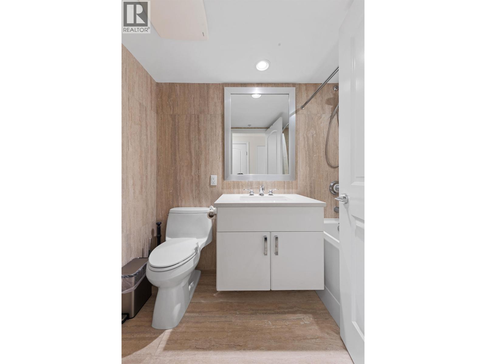 Photo of 211 185 VICTORY SHIP WAY 17