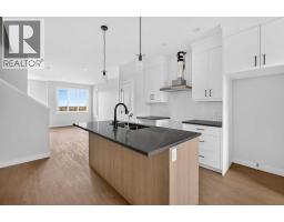 4pc Bathroom - 255 Lucas Gate Nw, Calgary, AB T3P2S5 Photo 9