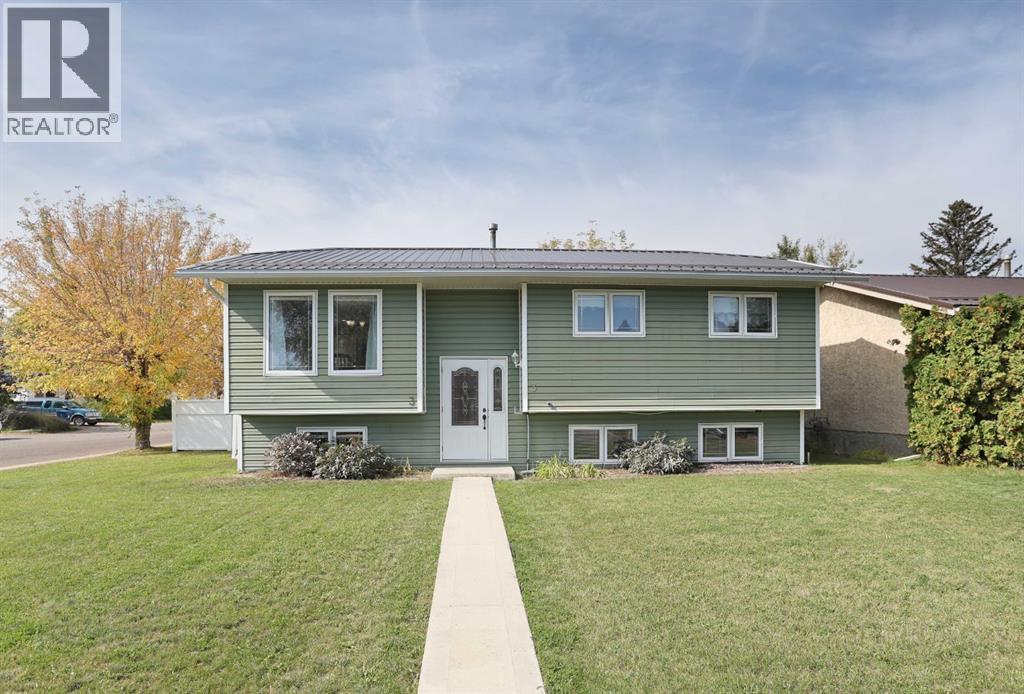 3 Ash Street W - 1