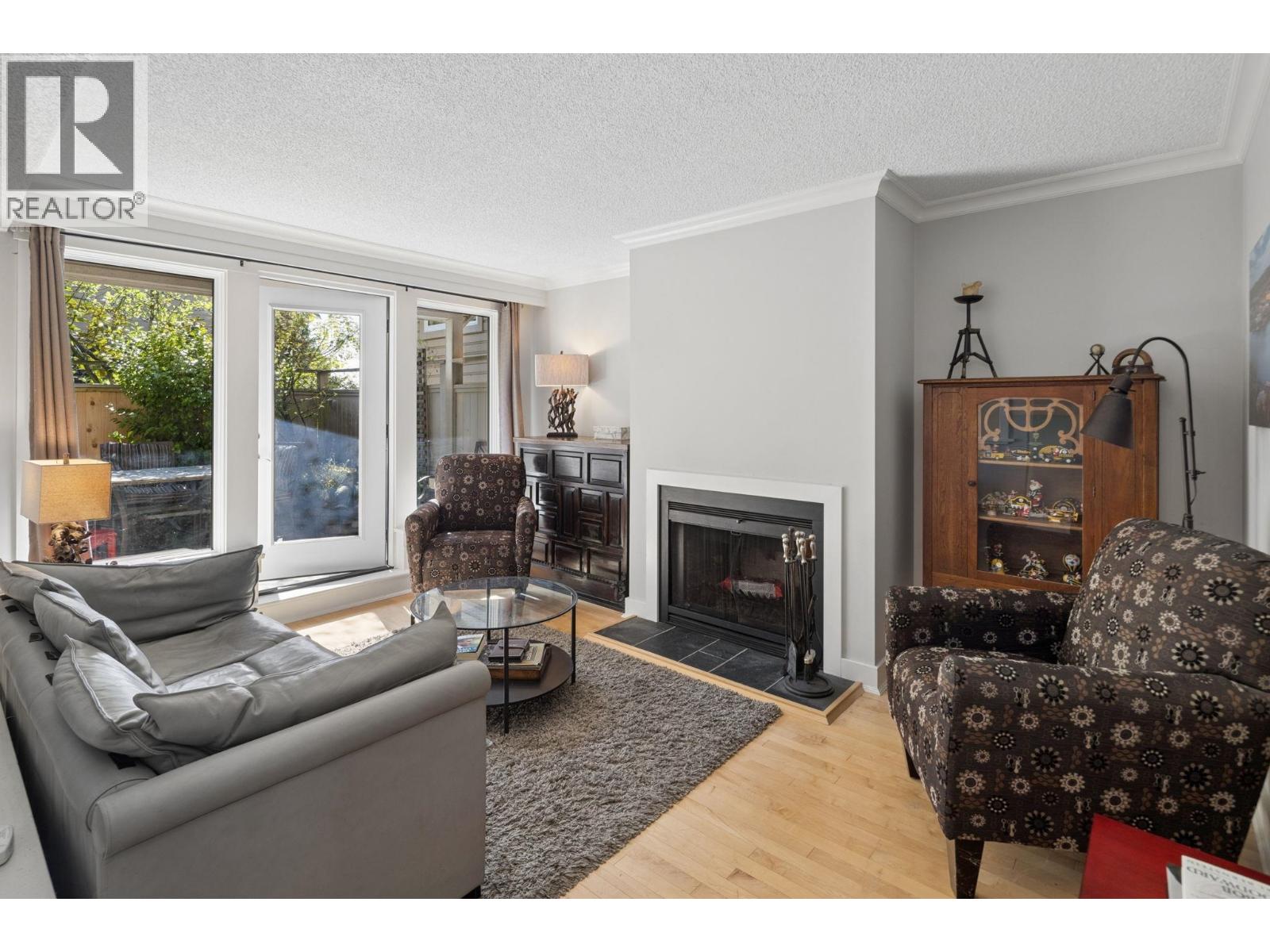3 230 W 15TH STREET, North Vancouver