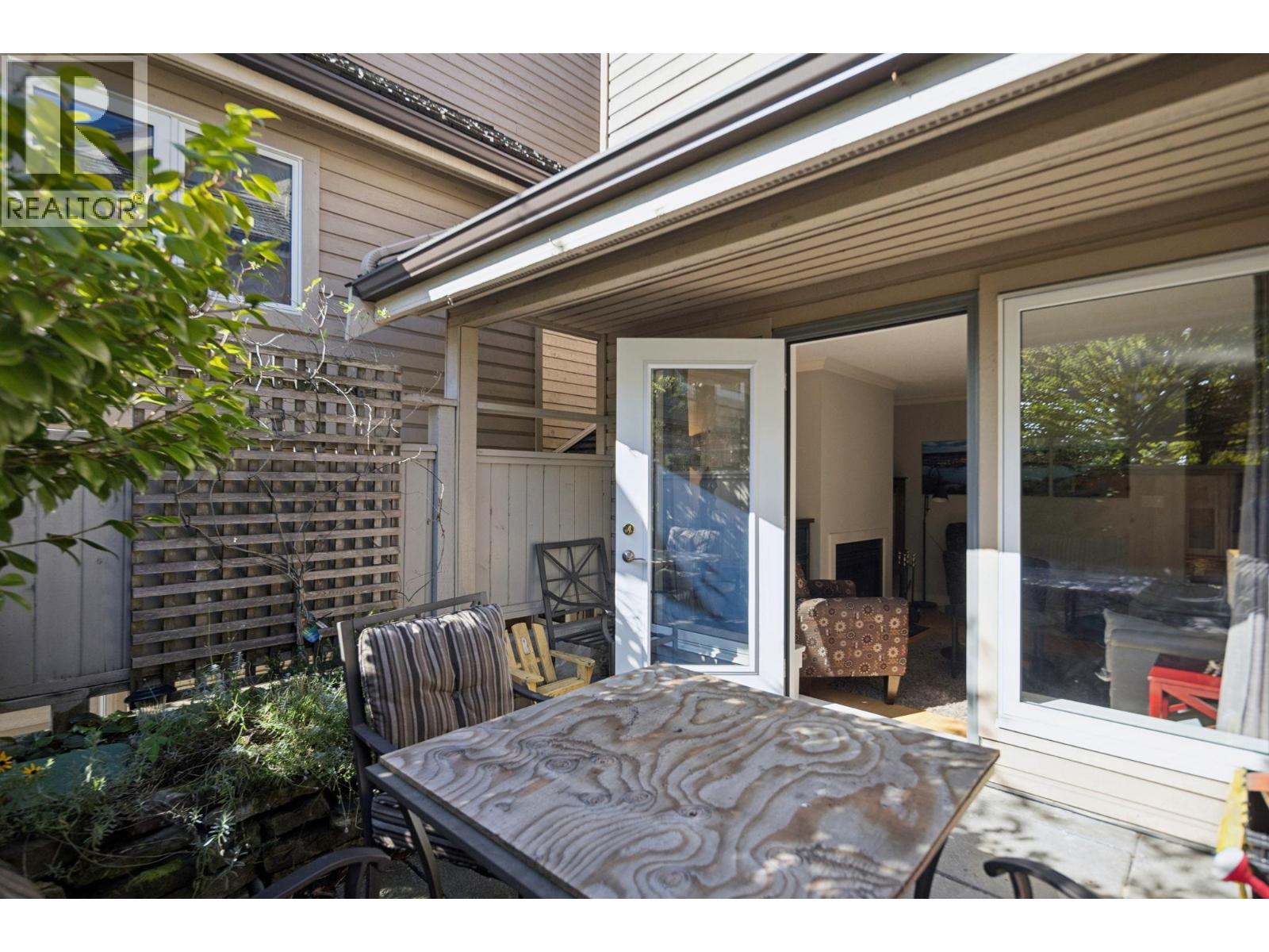 3 230 W 15TH STREET, North Vancouver