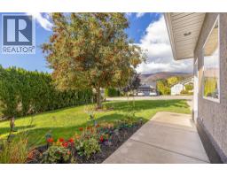 Full ensuite bathroom - 2109 Sunview Drive, West Kelowna, BC V1Z3P9 Photo 6