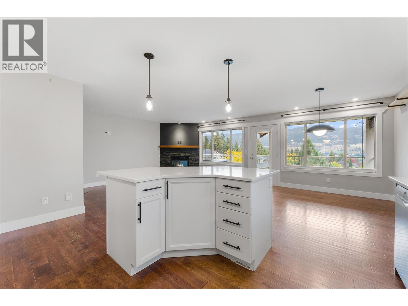 13296 Lake Hill Drive, Lake Country - Image 1