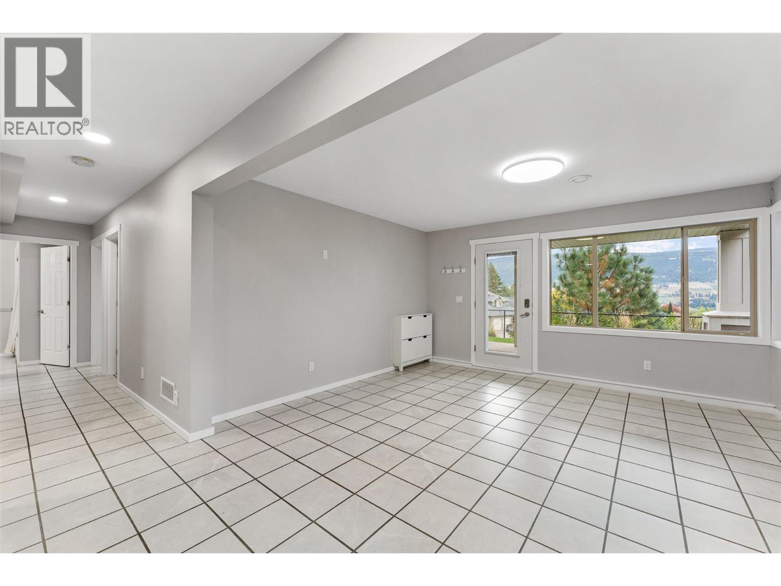 13296 Lake Hill Drive, Lake Country - Image 1