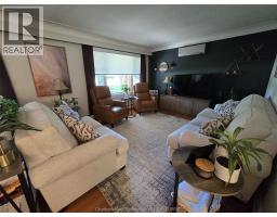 Family room/Fireplace - 22707 Creek Road, Chatham, ON N7M5J3 Photo 13
