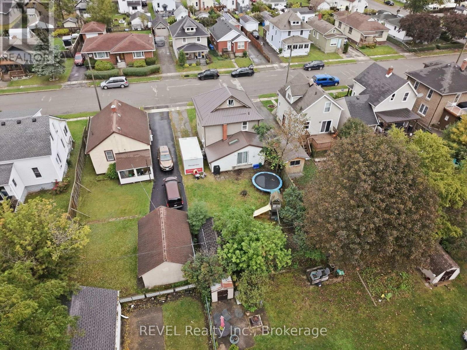 27 CHRISTMAS STREET - Image 25